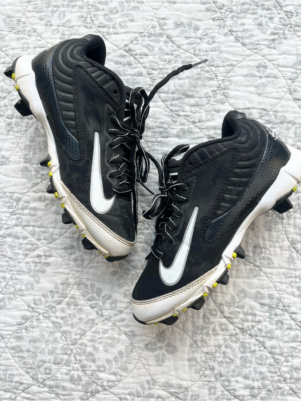 1.5Y Nike Kids Black & White Baseball Cleats